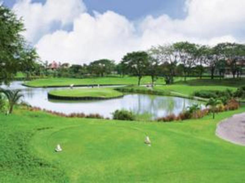 Ciputra Golf, Club & Hotel سورابايا المظهر الخارجي الصورة